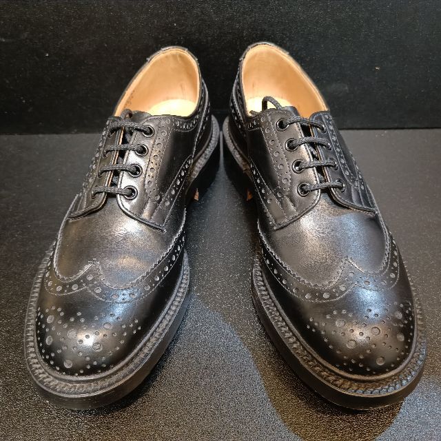 Trickers(トリッカーズ)のトリッカーズ（Tricker's）JS7302 フルブローグシューズ 黒 7.5 メンズの靴/シューズ(ドレス/ビジネス)の商品写真