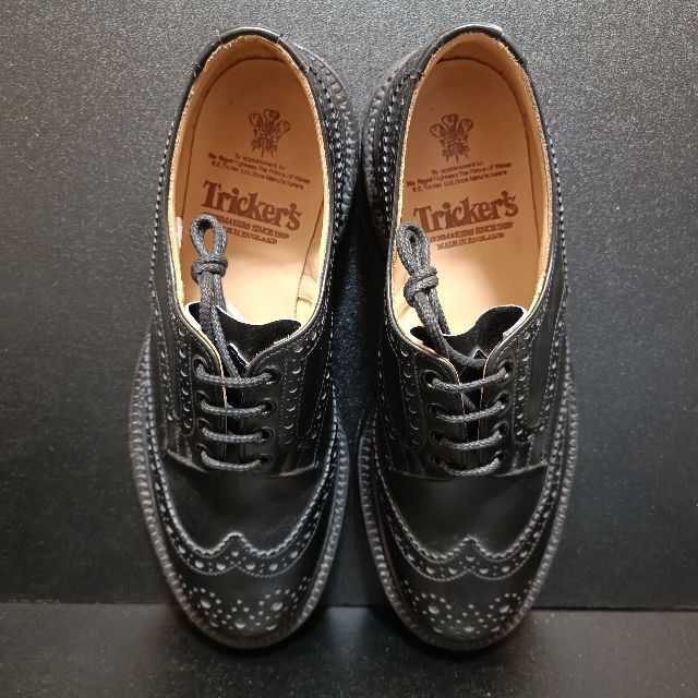 Trickers(トリッカーズ)のトリッカーズ（Tricker's）JS7302 フルブローグシューズ 黒 7.5 メンズの靴/シューズ(ドレス/ビジネス)の商品写真