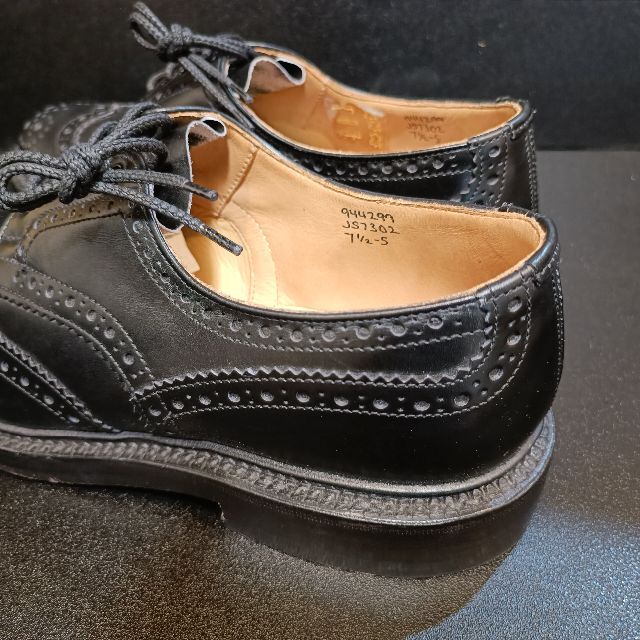 Trickers(トリッカーズ)のトリッカーズ（Tricker's）JS7302 フルブローグシューズ 黒 7.5 メンズの靴/シューズ(ドレス/ビジネス)の商品写真