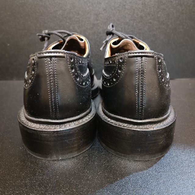 Trickers(トリッカーズ)のトリッカーズ（Tricker's）JS7302 フルブローグシューズ 黒 7.5 メンズの靴/シューズ(ドレス/ビジネス)の商品写真