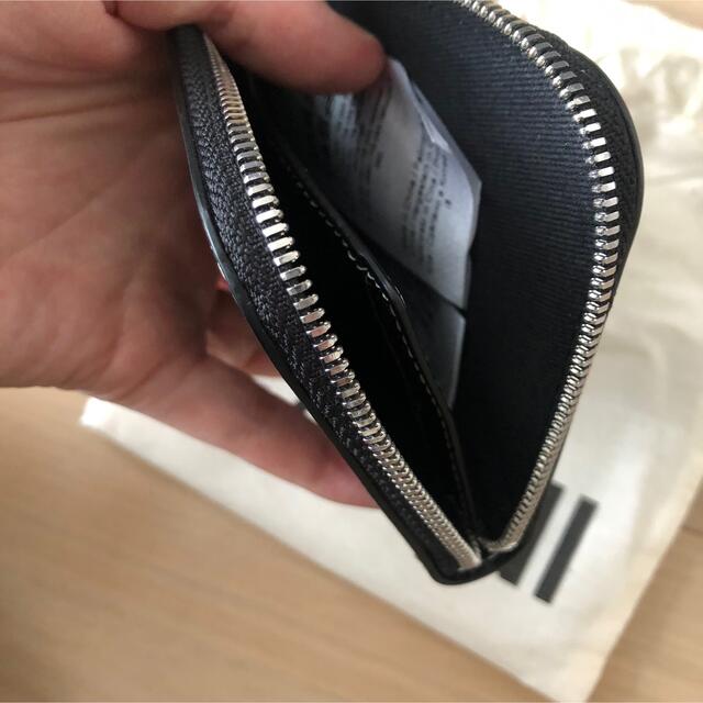 TOMORROWLAND(トゥモローランド)のGANNI ガニー  エンボスロゴコンパクトウォレット 折り畳み財布 ミニ財布 レディースのファッション小物(財布)の商品写真
