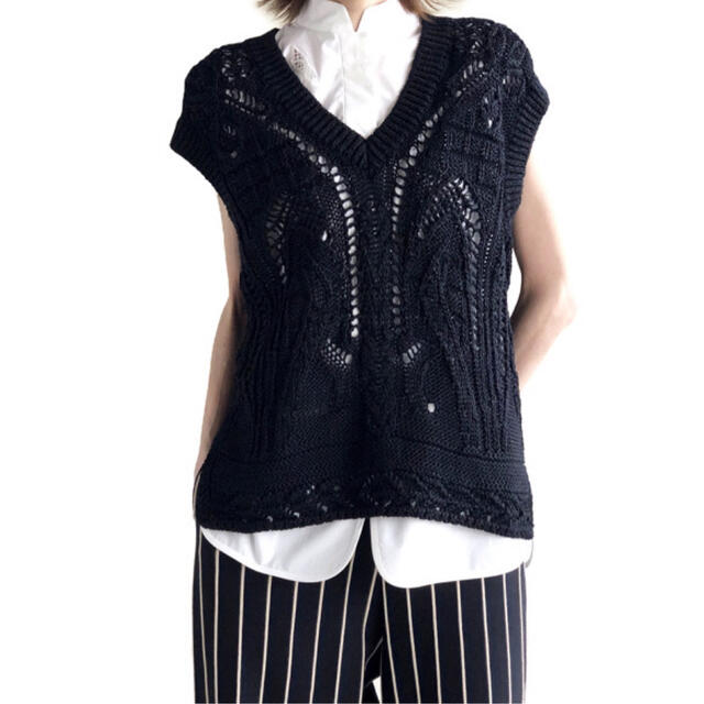 mame(マメ)の【専用】マメ Mame Kurogouchi Curtain Lace Vest レディースのトップス(ベスト/ジレ)の商品写真