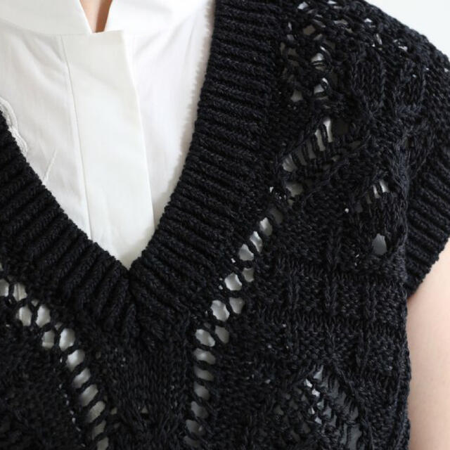 mame(マメ)の【専用】マメ Mame Kurogouchi Curtain Lace Vest レディースのトップス(ベスト/ジレ)の商品写真