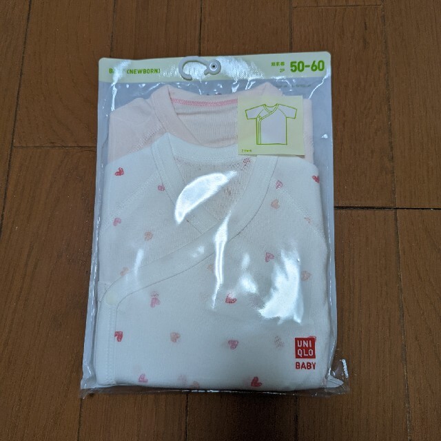 UNIQLO(ユニクロ)のUNIQLO　新品短肌着　ピンク キッズ/ベビー/マタニティのベビー服(~85cm)(肌着/下着)の商品写真