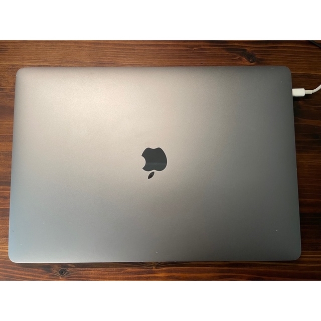 MacBook Pro 2016 15inch 1TB（ハブ付き）