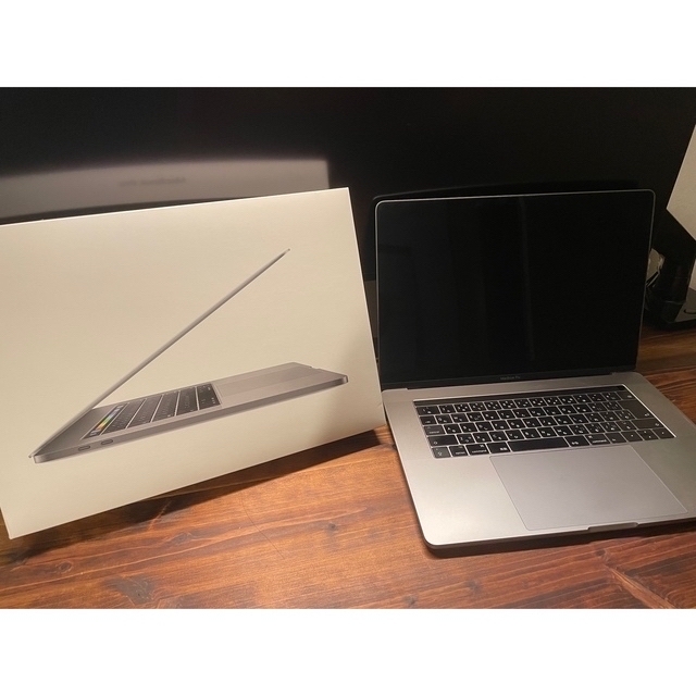 MacBook Pro 2016 15inch 1TB（ハブ付き）