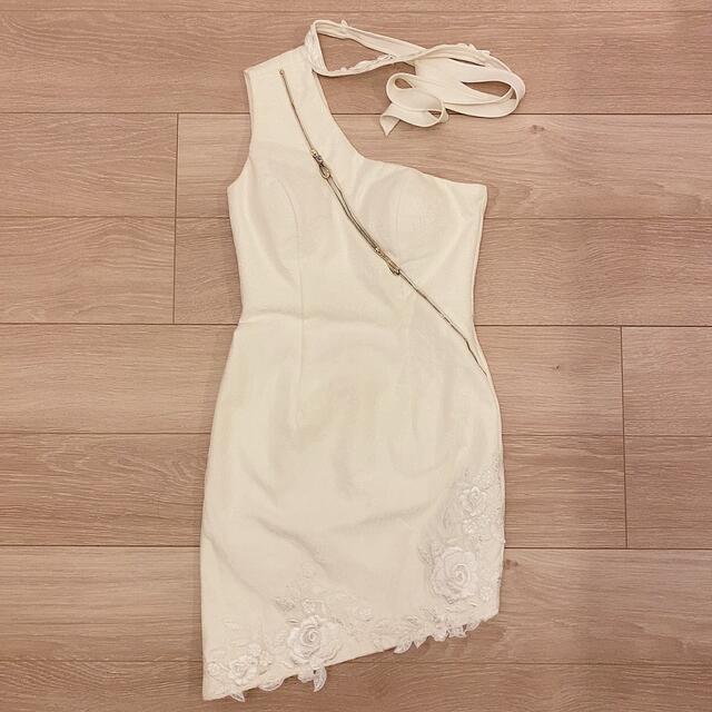 ROBE(ローブ)のローブドフルール　グロッシー  ミニドレス  ホワイト レディースのフォーマル/ドレス(ミニドレス)の商品写真