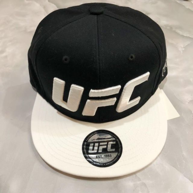 大人気新品  UFC RIZIN フリーサイズ 黒白 調整可能 帽子 新品 キャップ キャップ