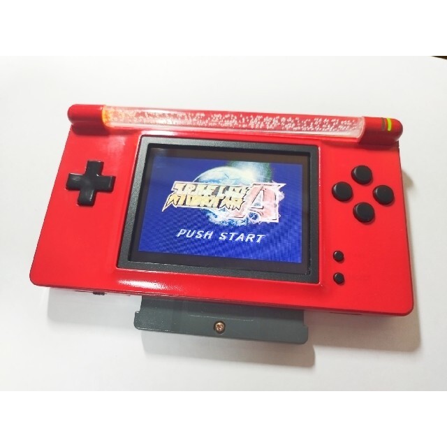 ゲームボーイアドバンス(ゲームボーイアドバンス)の送料込 ゲームボーイマクロGAMEBOY　MACRO　赤&黒塗装 エンタメ/ホビーのゲームソフト/ゲーム機本体(携帯用ゲーム機本体)の商品写真