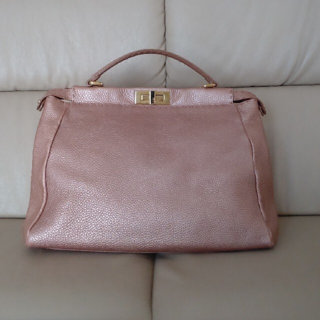 人気定番の FENDI - 【FENDI セレリアピーカブー】 ハンドバッグ