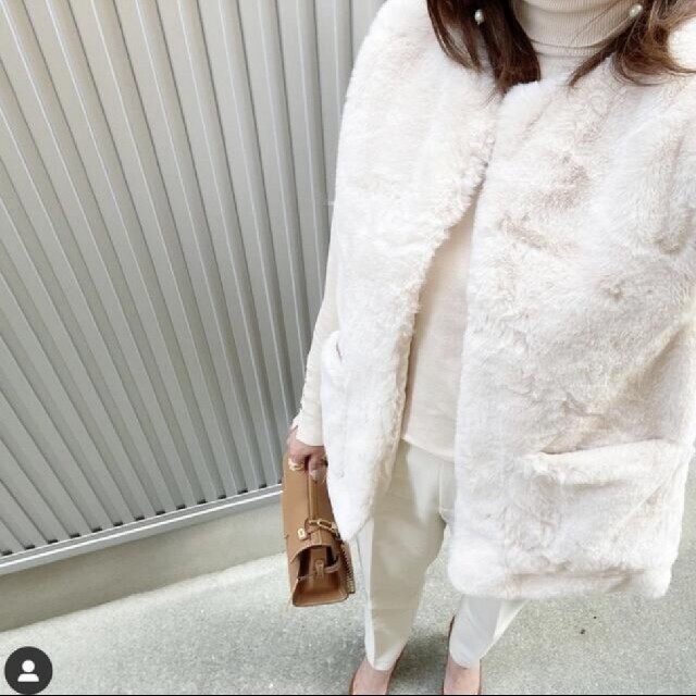 ZARA - ZARA フェイクファーベスト エコファーベスト 新品 未 ZARA - ZARA フェイクファーベスト エコファーベスト 新品 未