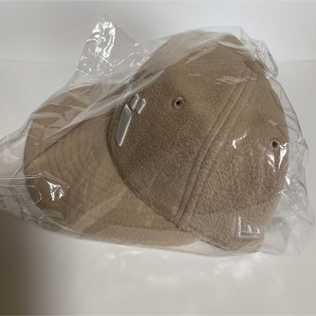 NEW ERA(ニューエラー)のバ 9FIFTY F LEECE CAP BEGバナナマン　ベージュ　ニューエラ メンズの帽子(キャップ)の商品写真