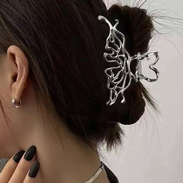 chip.and.daleさま 専用　ヘアクリップ　すずらん・クロス  他 レディースのヘアアクセサリー(バレッタ/ヘアクリップ)の商品写真