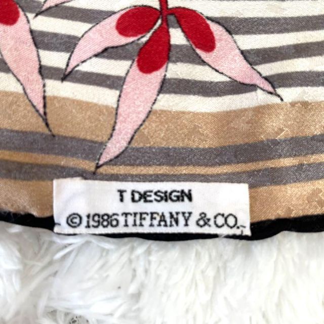 Tiffany & Co.(ティファニー)の✨良品✨【TIFFANY&CO.】ティファニー　花柄　シルク　正方形　大判　黒 レディースのファッション小物(バンダナ/スカーフ)の商品写真
