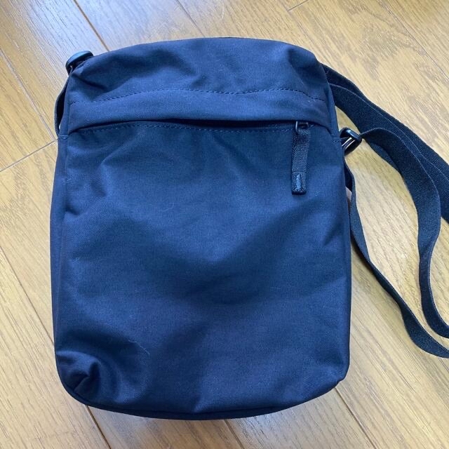 UNIQLO(ユニクロ)のユニクロ　ミニショルダーバッグ　ブラック メンズのバッグ(ショルダーバッグ)の商品写真