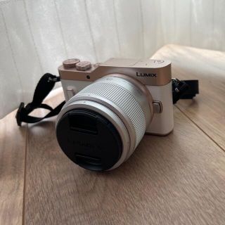 パナソニック(Panasonic)の★Panasonic LUMIX DC-GF10W-W ホワイト★(ミラーレス一眼)