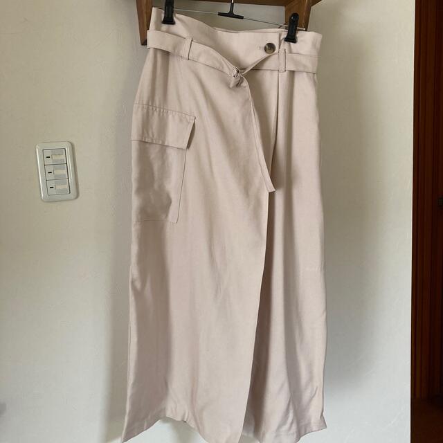 GU(ジーユー)のGU ベージュ　ロングスカート　M レディースのスカート(ロングスカート)の商品写真
