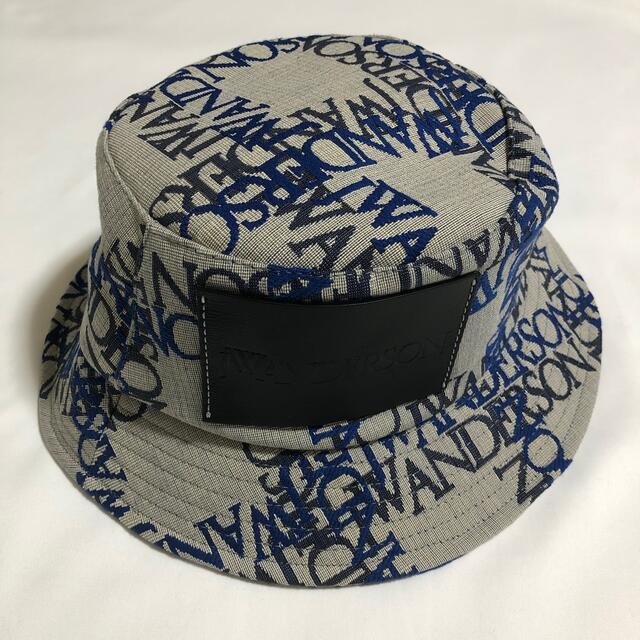 新品未着用 J.W. Anderson ロゴレザーパッチ バケットハット 58 新品未着用 J.W. Anderson ロゴレザーパッチ バケットハット 58