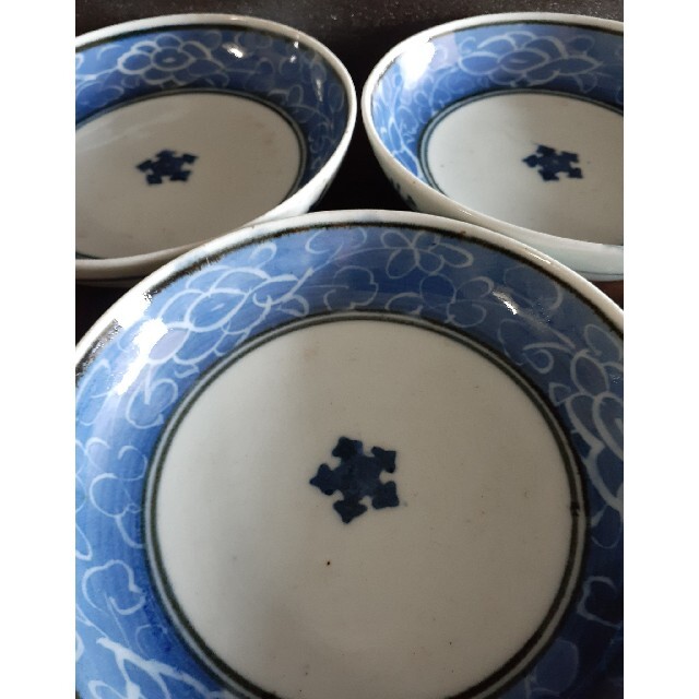 江戸時代中期 古伊万里 見込み五弁花 墨弾き技法 花文 膾皿 江戸時代中期 古伊万里 見込み五弁花 墨弾き技法 花文 膾皿