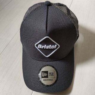 エフシーアールビー(F.C.R.B.)のF.C.Real Bristol NEW ERA EMBLEM MESH CAP(キャップ)