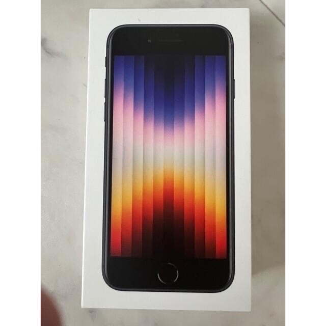 Apple(アップル)の新品　iPhoneSE第3世代 128GB simフリー　 スマホ/家電/カメラのスマートフォン/携帯電話(スマートフォン本体)の商品写真