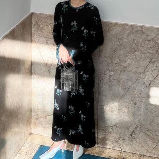 マメクロゴウチ/Floral Jacquard Knitted Dress