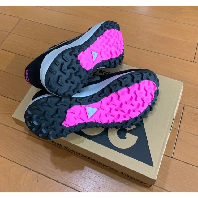 NIKE(ナイキ)の新品送料込み　ナイキ  スニーカー　ACG ローケート　サイズ27.5cm メンズの靴/シューズ(スニーカー)の商品写真