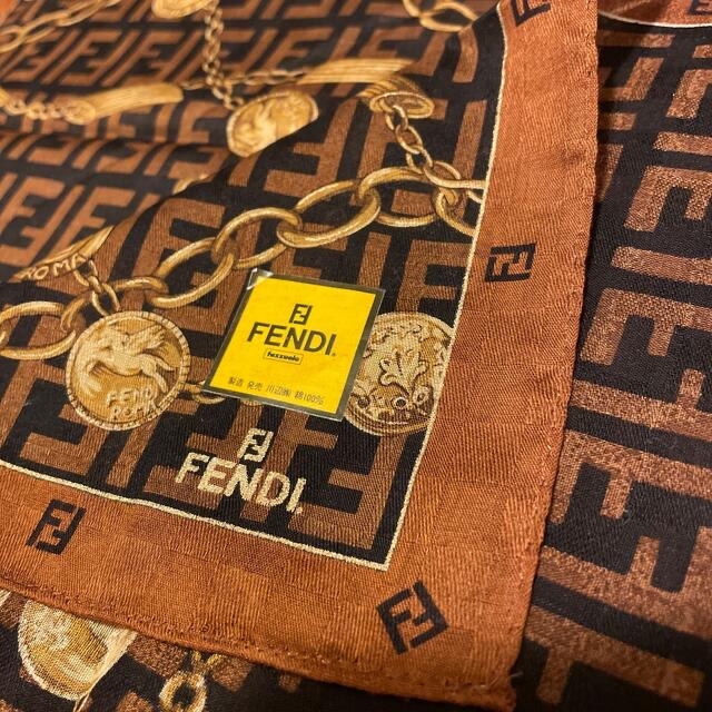 FENDI(フェンディ)の未使用　フェンディ ハンカチスカーフ　ズッカ  coin chain レディースのファッション小物(ハンカチ)の商品写真