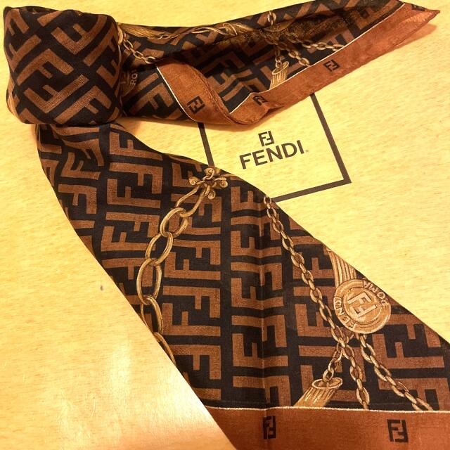 FENDI(フェンディ)の未使用　フェンディ ハンカチスカーフ　ズッカ  coin chain レディースのファッション小物(ハンカチ)の商品写真