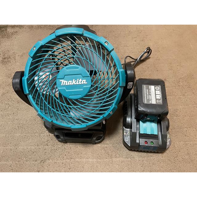 Makita(マキタ)のマキタ バッテリーファン  フィールドファン 扇風機 CF102D スマホ/家電/カメラの冷暖房/空調(扇風機)の商品写真