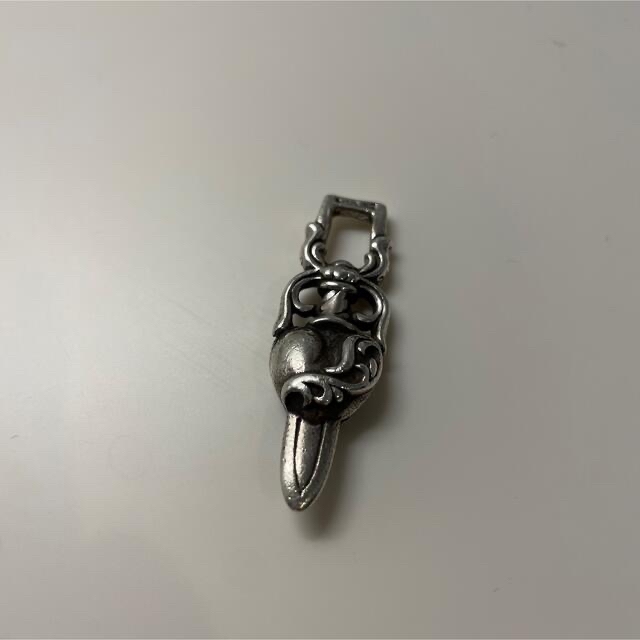 Chrome Hearts(クロムハーツ)のクロムハーツ　ダガーハート　トップ メンズのアクセサリー(ネックレス)の商品写真