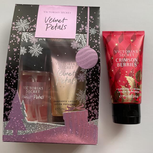 Victoria's Secret(ヴィクトリアズシークレット)のvictoria's secret  2点セット おまけ付き コスメ/美容の香水(香水(女性用))の商品写真