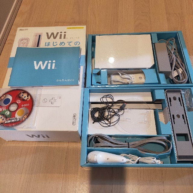 Wii(ウィー)のwii 本体　スーパーマリオブラザーズ　セット エンタメ/ホビーのゲームソフト/ゲーム機本体(家庭用ゲーム機本体)の商品写真