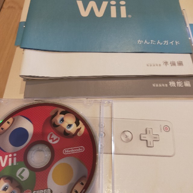 Wii(ウィー)のwii 本体　スーパーマリオブラザーズ　セット エンタメ/ホビーのゲームソフト/ゲーム機本体(家庭用ゲーム機本体)の商品写真