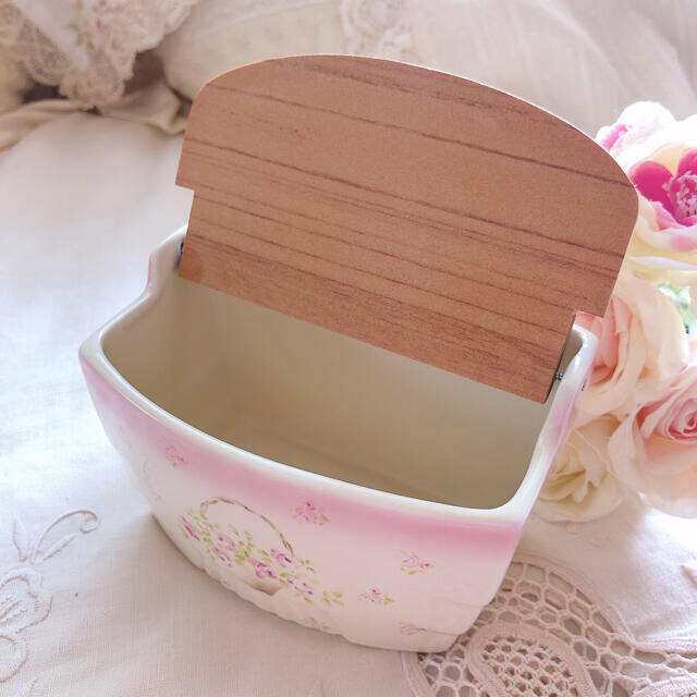 Noritake(ノリタケ)のお値下げ♡イマン♡ローズバスケット陶器アルメット缶マニーローズ薔薇ノリタケニトリ インテリア/住まい/日用品のキッチン/食器(収納/キッチン雑貨)の商品写真