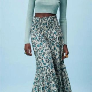 ザラ(ZARA)の新品タグ付き★ザラ/ZARA★ベアトップワンピースにもなる小花柄ロングスカート(ロングスカート)