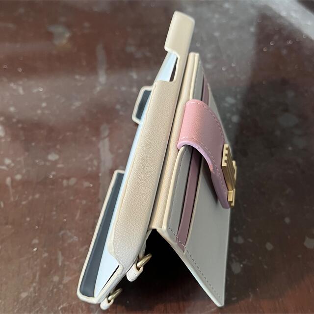 LANVIN en Bleu(ランバンオンブルー)のiPhone13対応（6.1inch 2レンズ）ケース スマホ/家電/カメラのスマホアクセサリー(モバイルケース/カバー)の商品写真