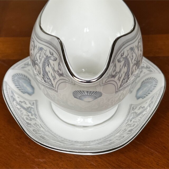 ウェッジウッド　WEDGWOOD ドルフィンホワイト カップ\u0026ソーサー 　黒壺