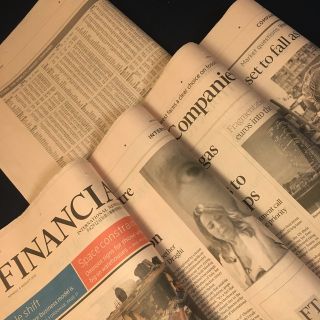 英字新聞FT サーモンピンク色　　　　　　　　18頁(見開き4枚＋半裁1枚)(印刷物)