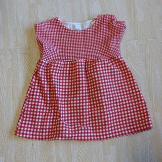 ザラキッズ(ZARA KIDS)のZARA　6ヶ月　女のコベビー　赤色ギンガムチェック　ワンピース(ワンピース)