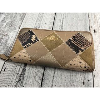 コーチ(COACH)のCOACH コーチ　レディース　長財布　パイソン　ヘビ柄　ラウンドファスナー(財布)