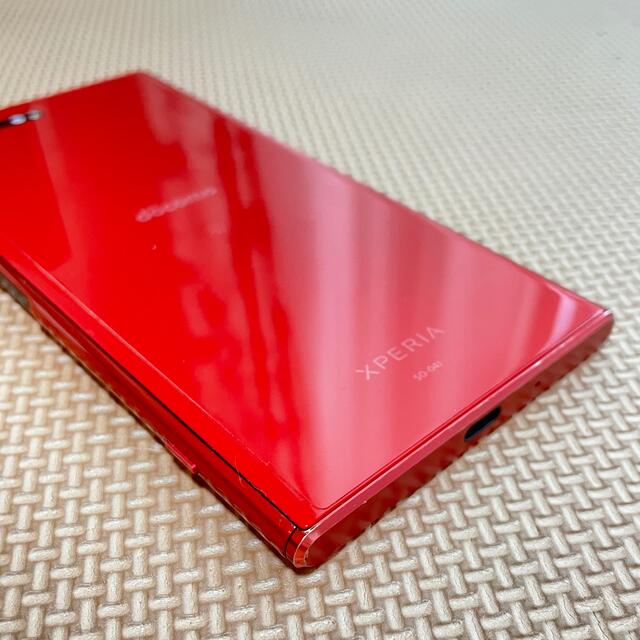 Xperia(エクスペリア)の画面表示不良ジャンク Xperia XZ Premium SO-04J 赤 スマホ/家電/カメラのスマートフォン/携帯電話(スマートフォン本体)の商品写真