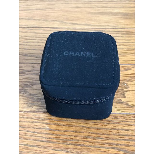 CHANEL(シャネル)のmiffy様 専用  CHANEL シャネル 腕時計 ケース 黒 ベロア素材 レディースのファッション小物(ポーチ)の商品写真