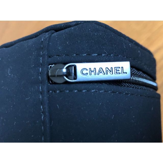 CHANEL(シャネル)のmiffy様 専用  CHANEL シャネル 腕時計 ケース 黒 ベロア素材 レディースのファッション小物(ポーチ)の商品写真