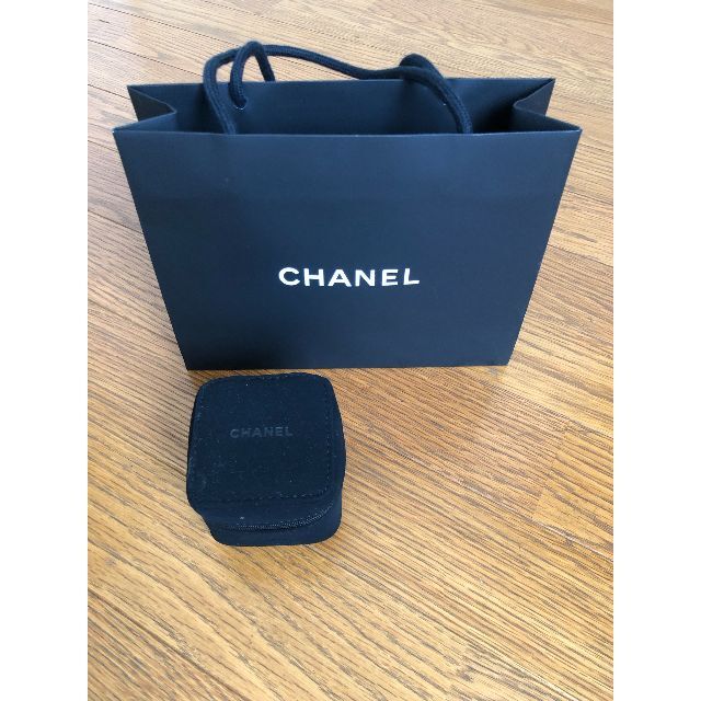 CHANEL(シャネル)のmiffy様 専用  CHANEL シャネル 腕時計 ケース 黒 ベロア素材 レディースのファッション小物(ポーチ)の商品写真