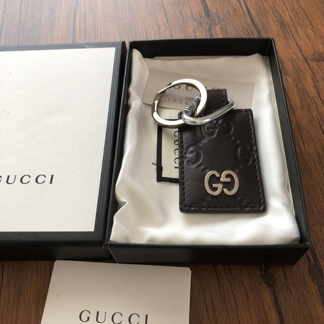 Gucci(グッチ)のGUCCI  キーホルダーチャーム　ブラックブラウンレザー　 レディースのファッション小物(キーホルダー)の商品写真