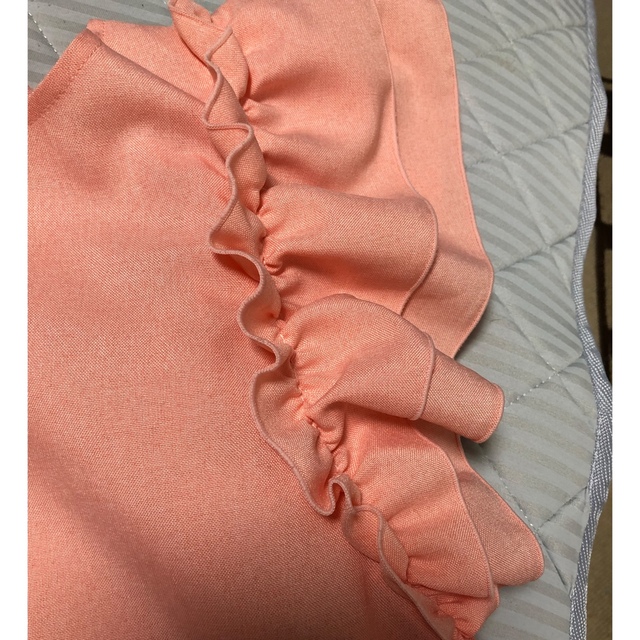 ピンク肩フリルシャツ レディースのトップス(シャツ/ブラウス(半袖/袖なし))の商品写真