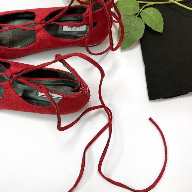 美品 レースアップ ポインテッドトゥパンプス フラット バレエシューズ 赤 レディースの靴/シューズ(バレエシューズ)の商品写真