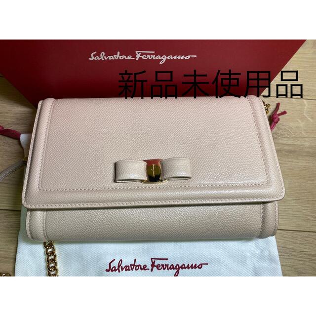 Salvatore Ferragamo(サルヴァトーレフェラガモ)の新品　フェラガモ ショルダーバッグ　ヴァラ リボン レディースのバッグ(ショルダーバッグ)の商品写真