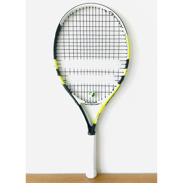 Babolat(バボラ)の【新品同様】バボラ『ニューナダルJr 140』ジュニアテニスラケット／イエロー スポーツ/アウトドアのテニス(ラケット)の商品写真